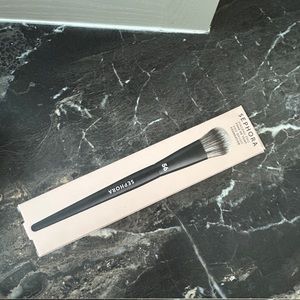 BRAND NEW MAKEUP BRUSH